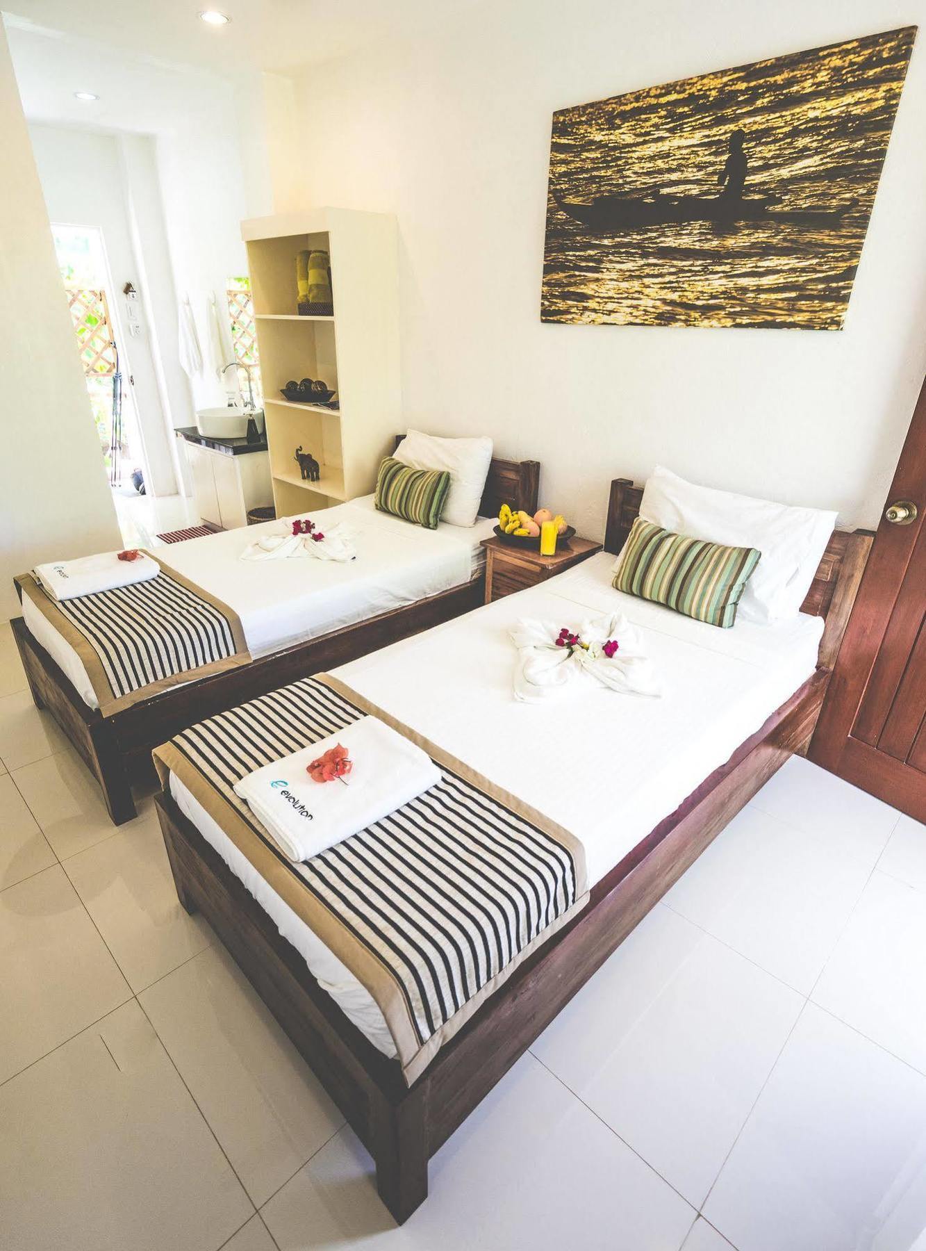 Evolution Dive And Beach Resort Pulau Malapascua Bagian luar foto