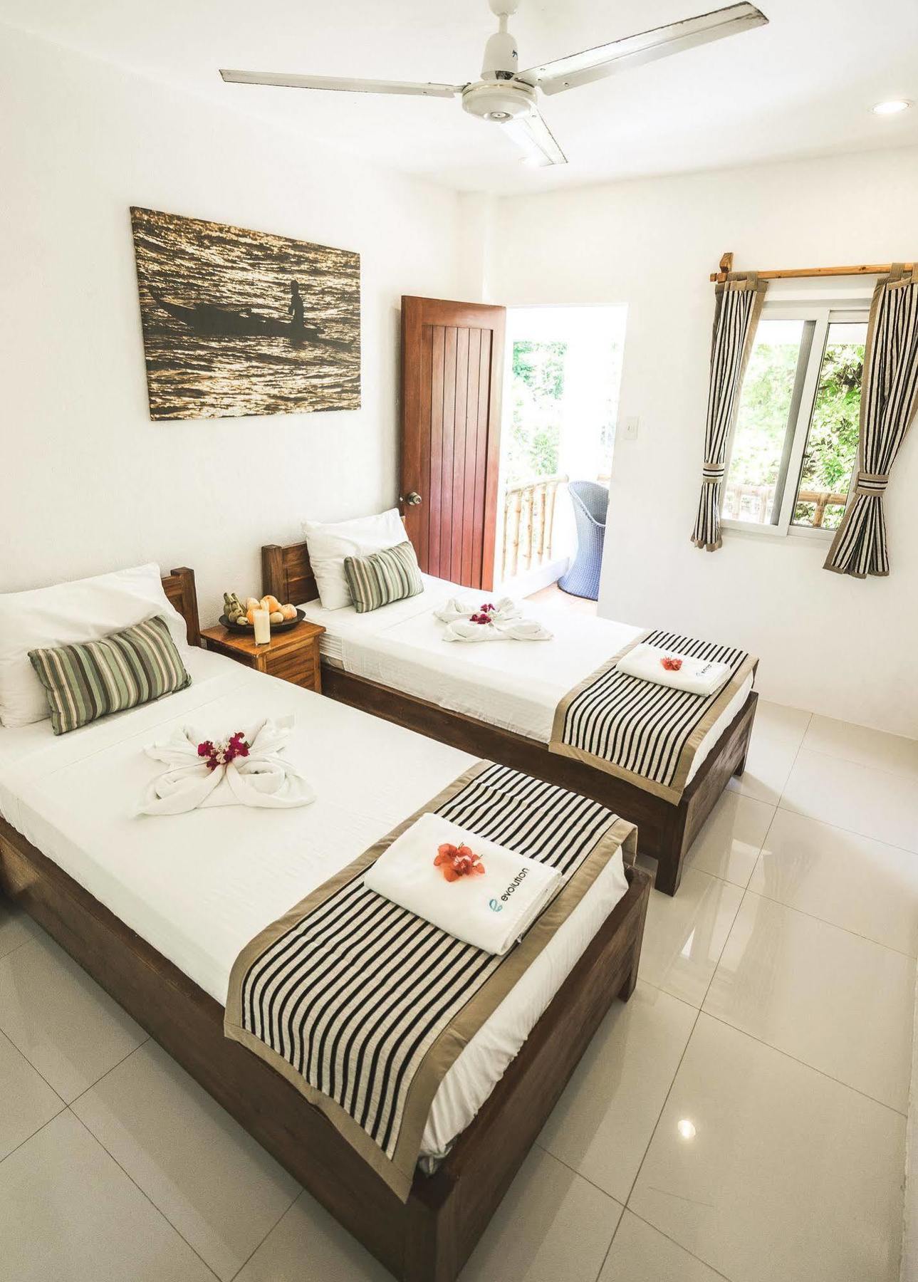 Evolution Dive And Beach Resort Pulau Malapascua Bagian luar foto