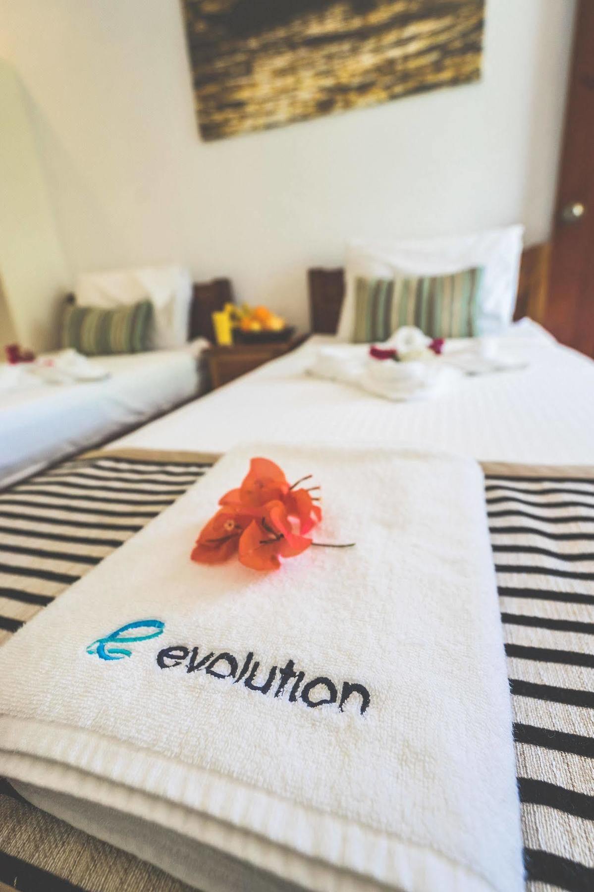 Evolution Dive And Beach Resort Pulau Malapascua Bagian luar foto