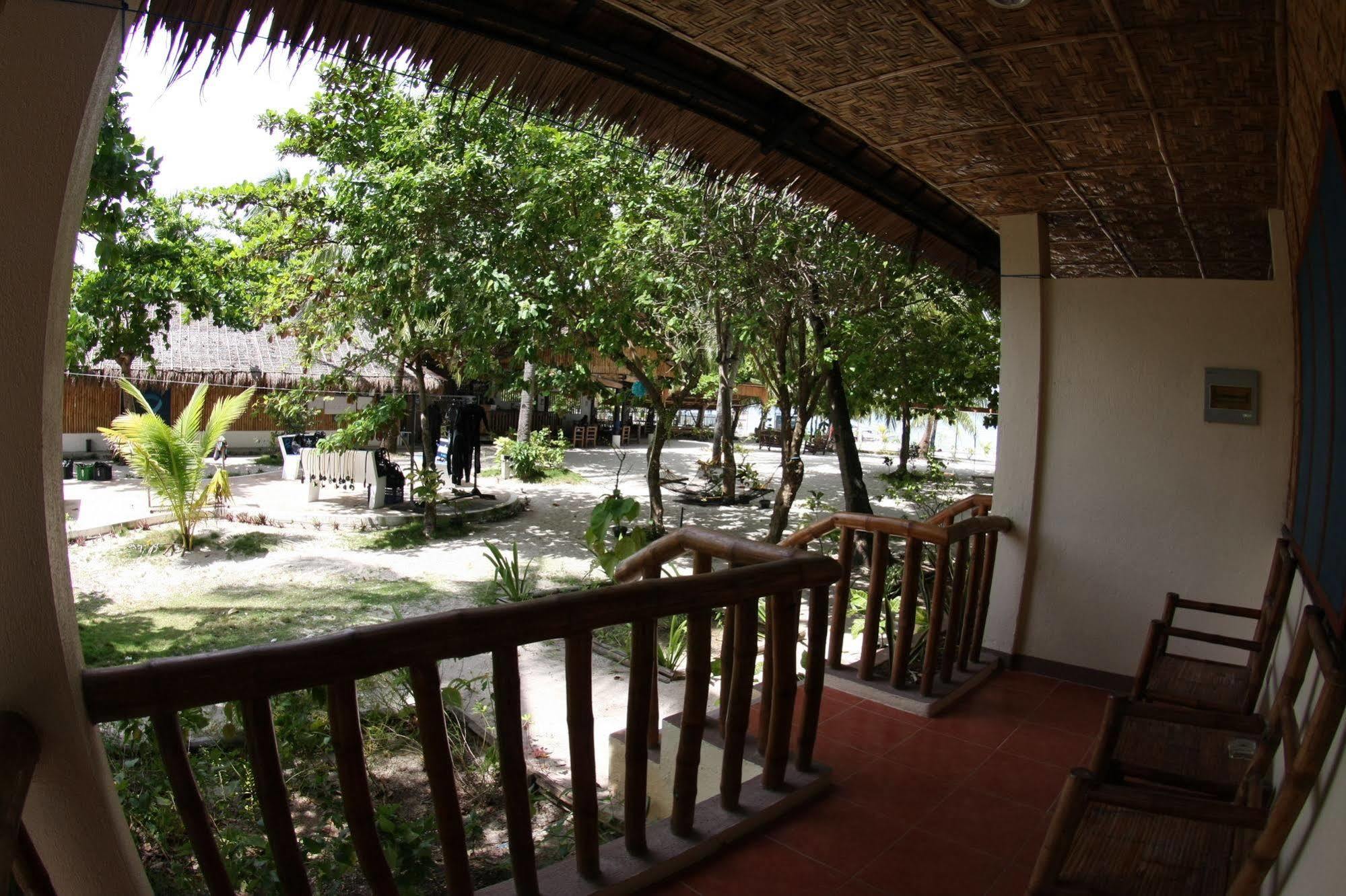 Evolution Dive And Beach Resort Pulau Malapascua Bagian luar foto